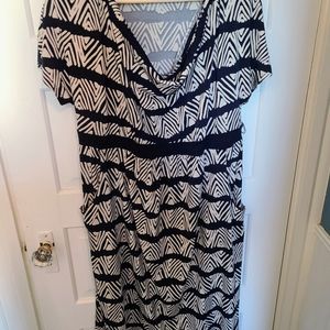 Short sleeved maternity dress